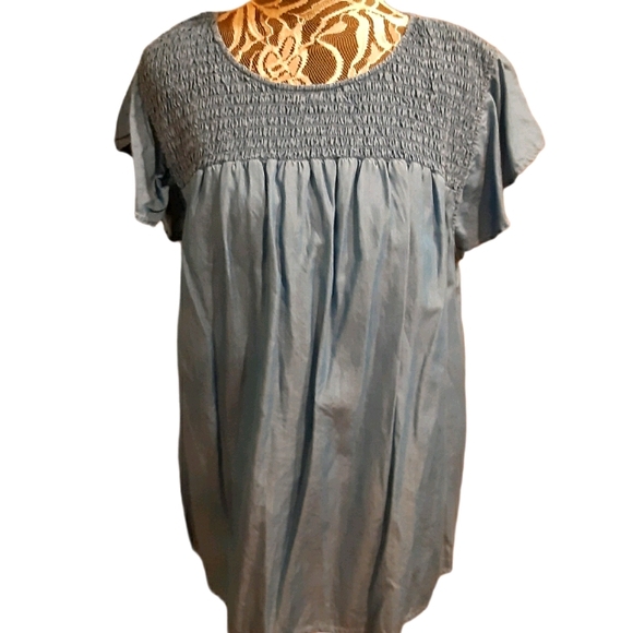 crown & ivy Tops - Crown & Ivy Denim Top❤